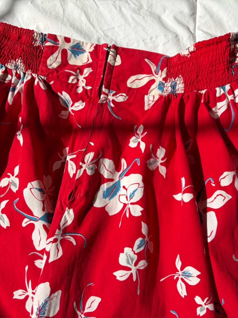 1950s-60s Hawaiian Cotton Skirt with Smocked Waist & Side Seam Pocket - Picture 10 of 15